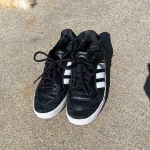 Men’s Adidas leather shoes, size 10.5 great condition.